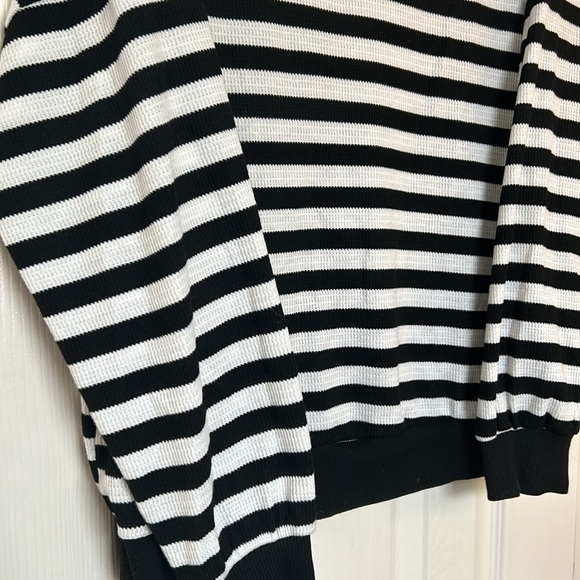 SHEIN striped waffle sweater, size xl black and white. - Picture 2 of 4
